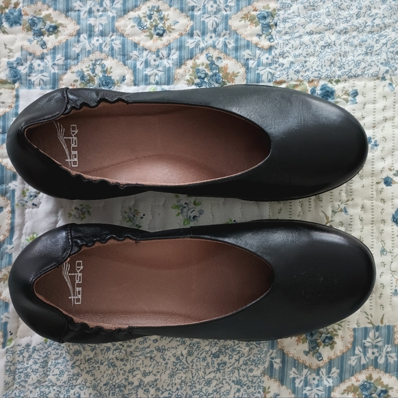 Dansko Black Flats 8.5 ...39 - Picture 2 of 8